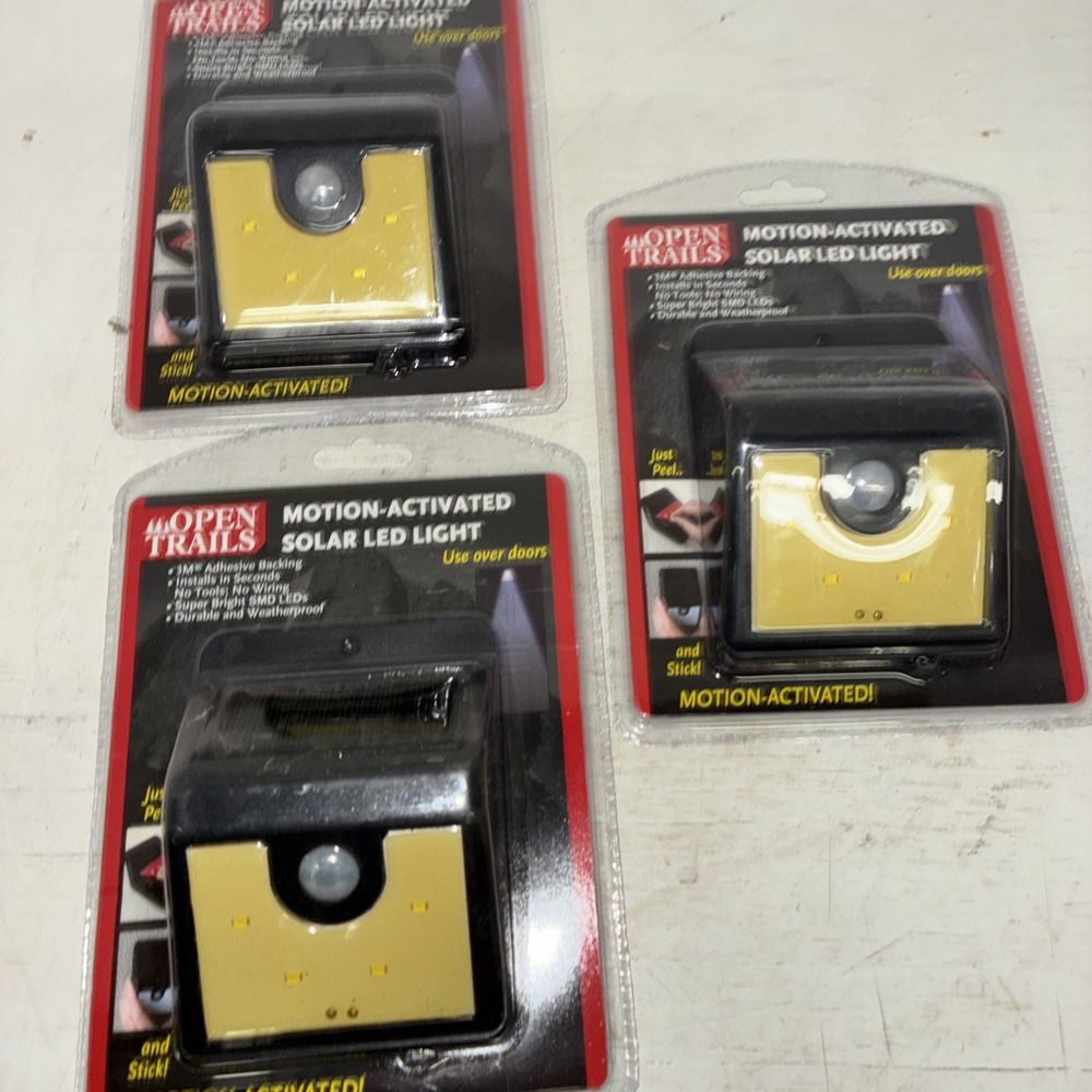Three Open TRAILS Motion Activated Solar LED Light Installs in Seconds NEW Seal